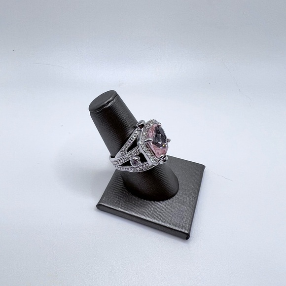 Beautiful Pink Stone Ring - Picture 3 of 4